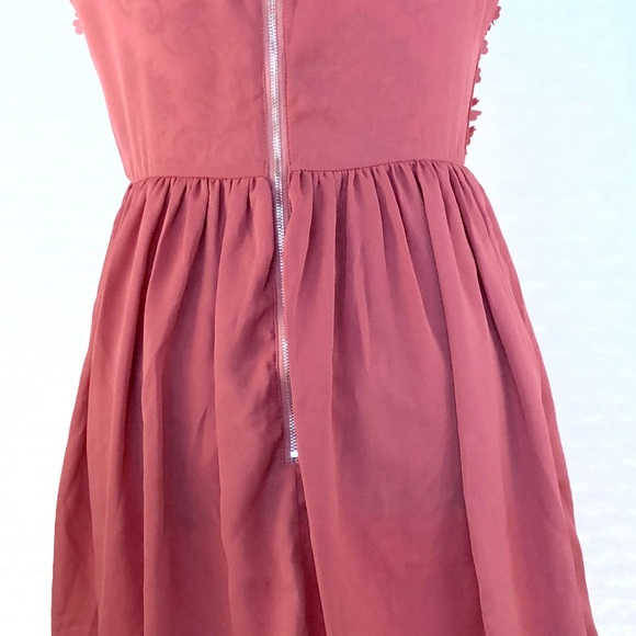 🆕YA LOS ANGELES Sleeveless Flower Applique Dress - Picture 3 of 7